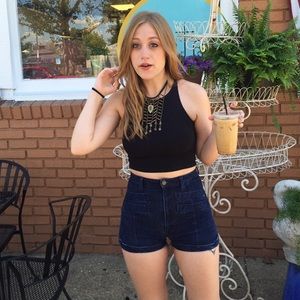 High-waisted jean shorts 💙